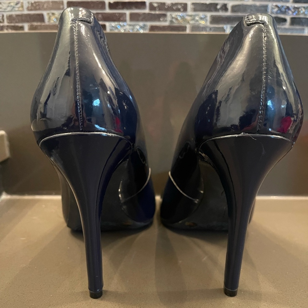 Jessica Simpson Elegant Navy Patent High Heel Pumps | Round Toe Size 7 | New - Picture 3 of 4